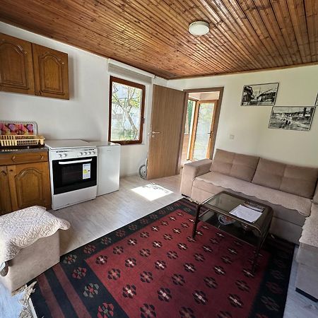 Gjakova Garden Guesthouse מראה חיצוני תמונה