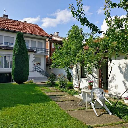 Gjakova Garden Guesthouse מראה חיצוני תמונה