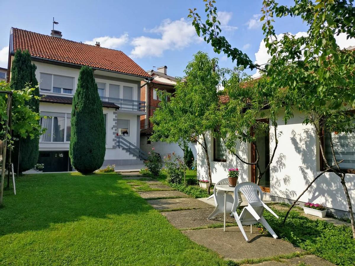 Gjakova Garden Guesthouse מראה חיצוני תמונה