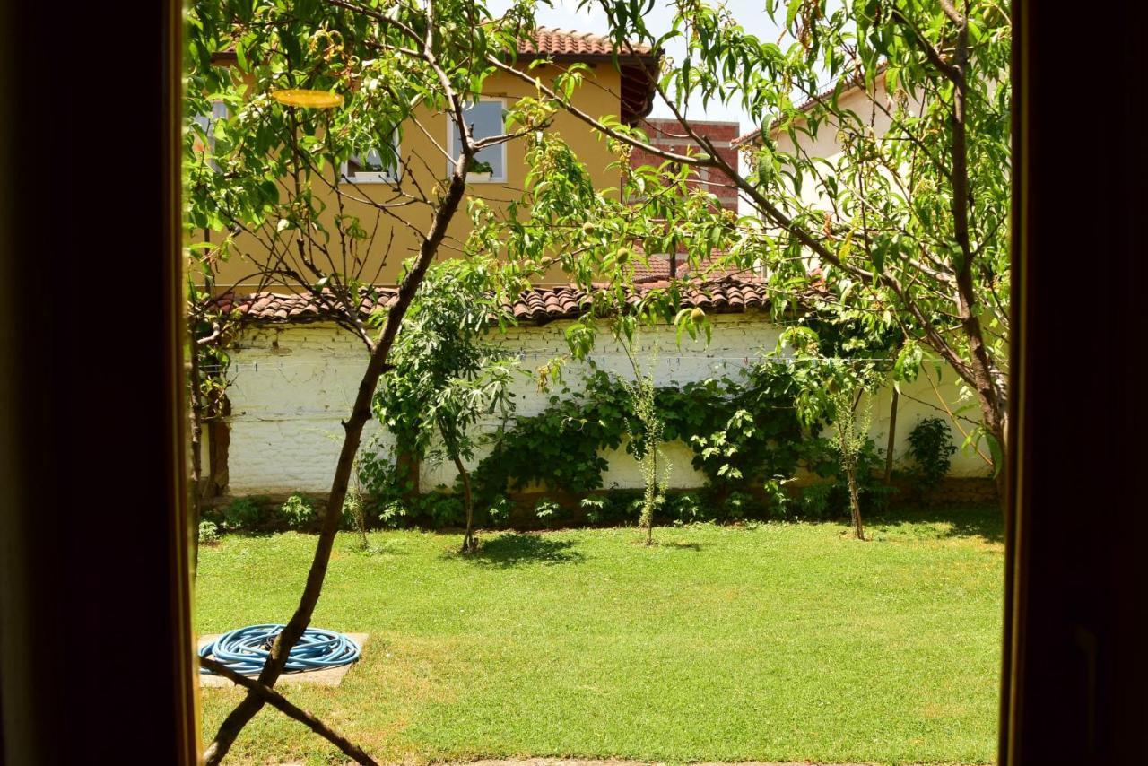 Gjakova Garden Guesthouse מראה חיצוני תמונה